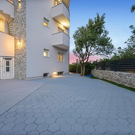 Aquarius Apartments - Beachside With Heated Pool Vodice Eksteriør bilde