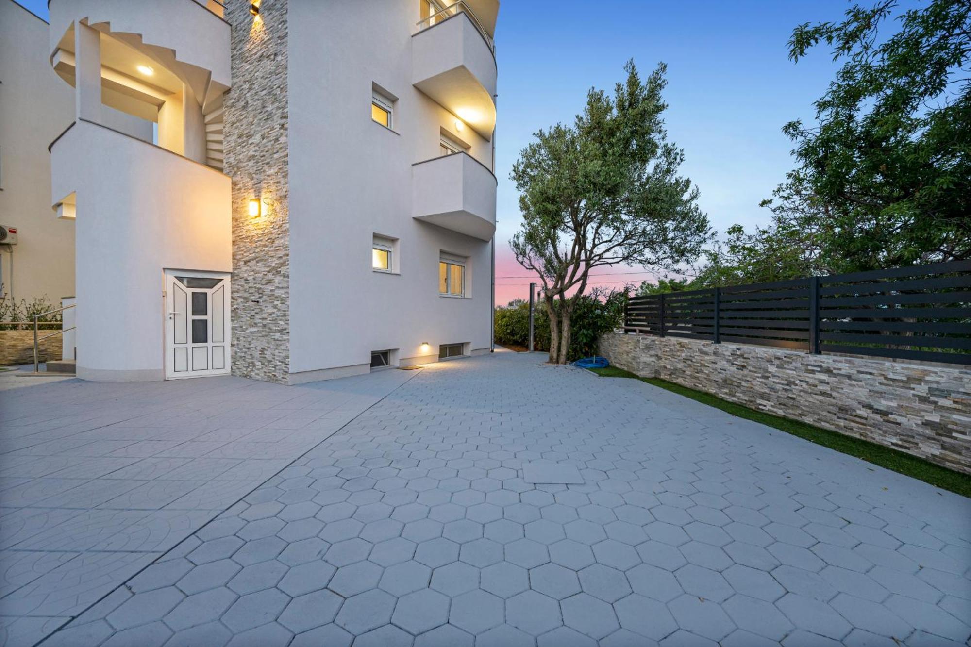 Aquarius Apartments - Beachside With Heated Pool Vodice Eksteriør bilde