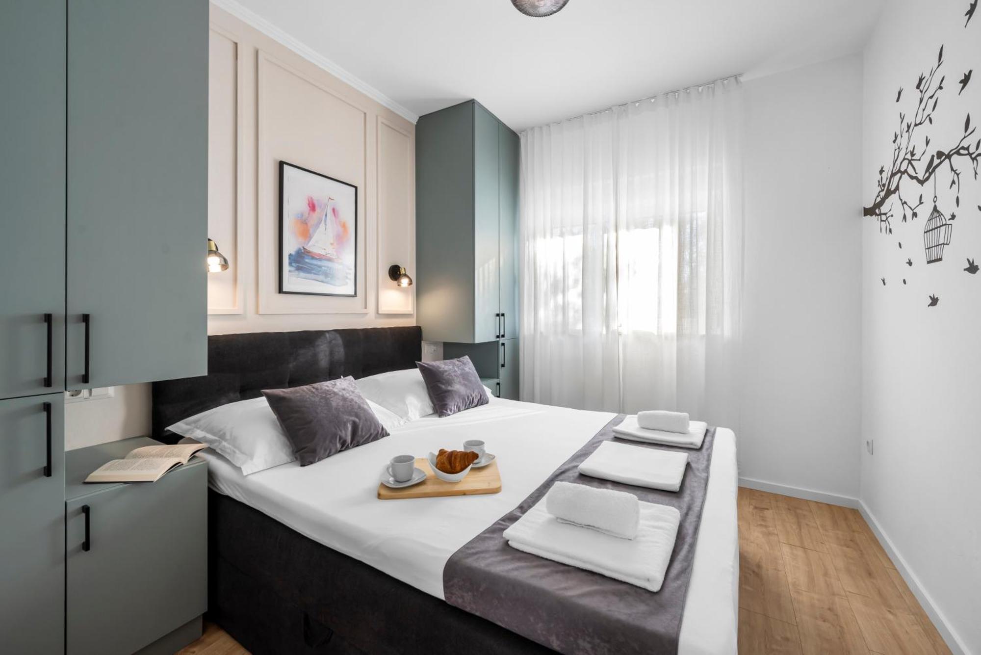 Aquarius Apartments - Beachside With Heated Pool Vodice Rom bilde