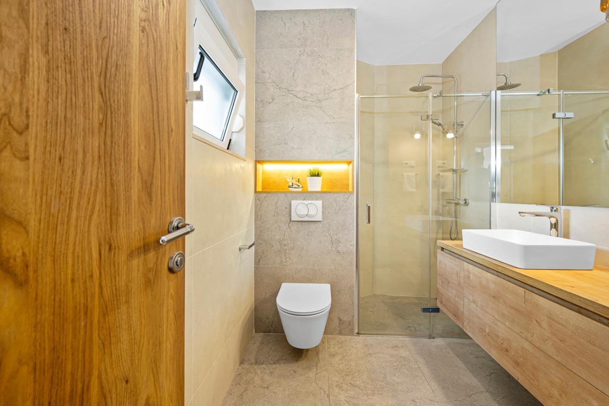 Aquarius Apartments - Beachside With Heated Pool Vodice Rom bilde