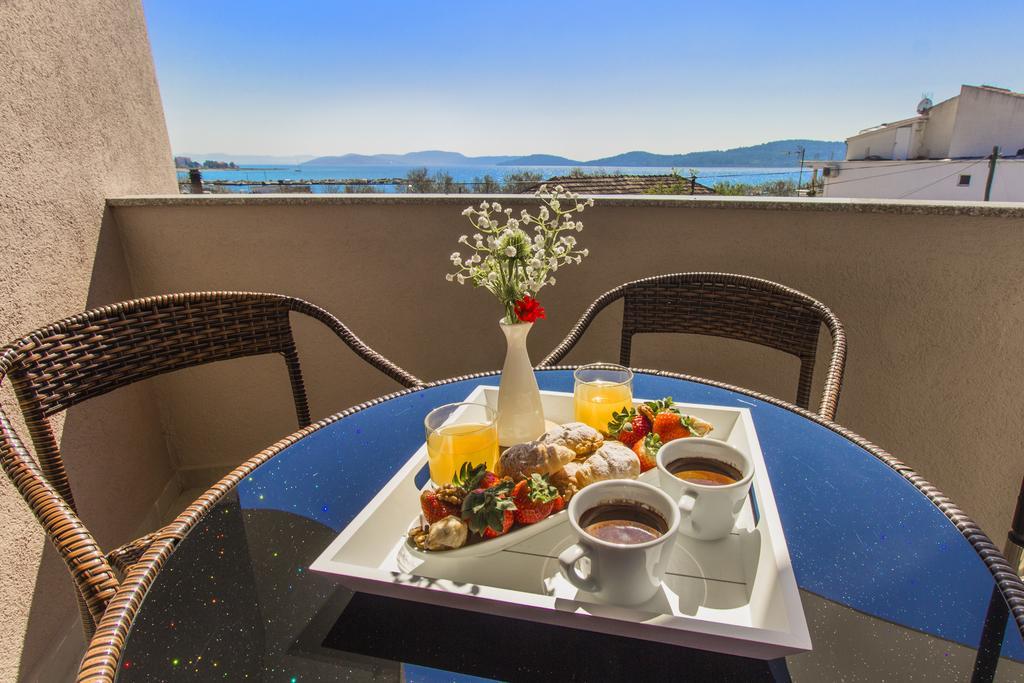 Aquarius Apartments - Beachside With Heated Pool Vodice Eksteriør bilde