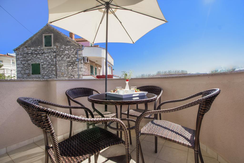 Aquarius Apartments - Beachside With Heated Pool Vodice Eksteriør bilde