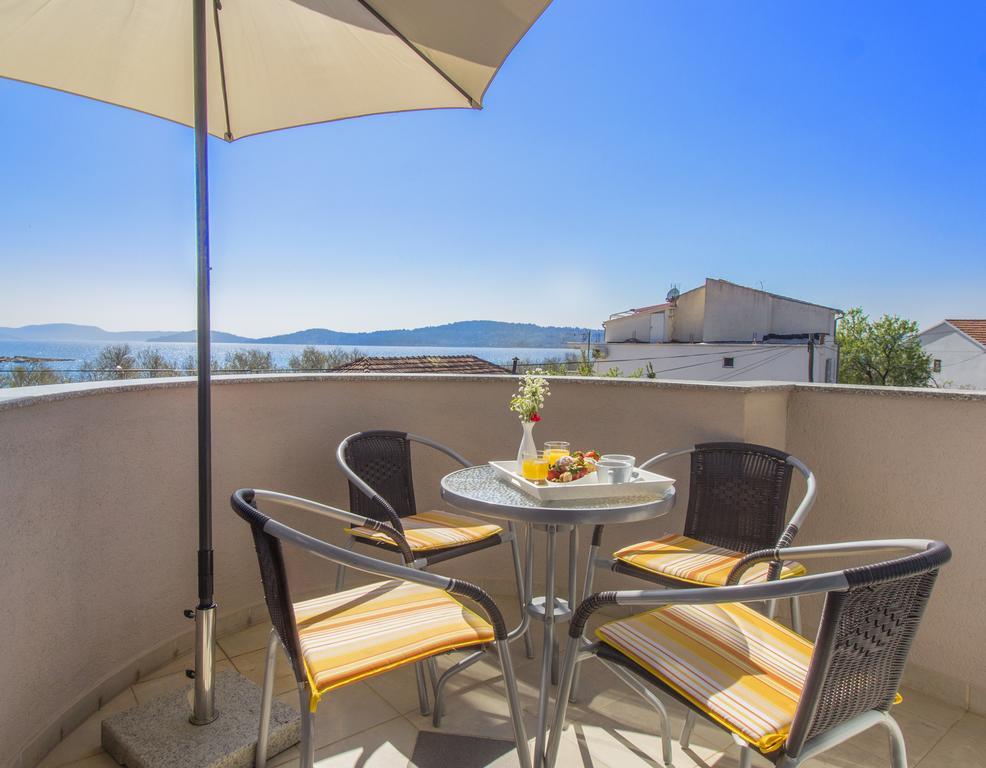 Aquarius Apartments - Beachside With Heated Pool Vodice Eksteriør bilde