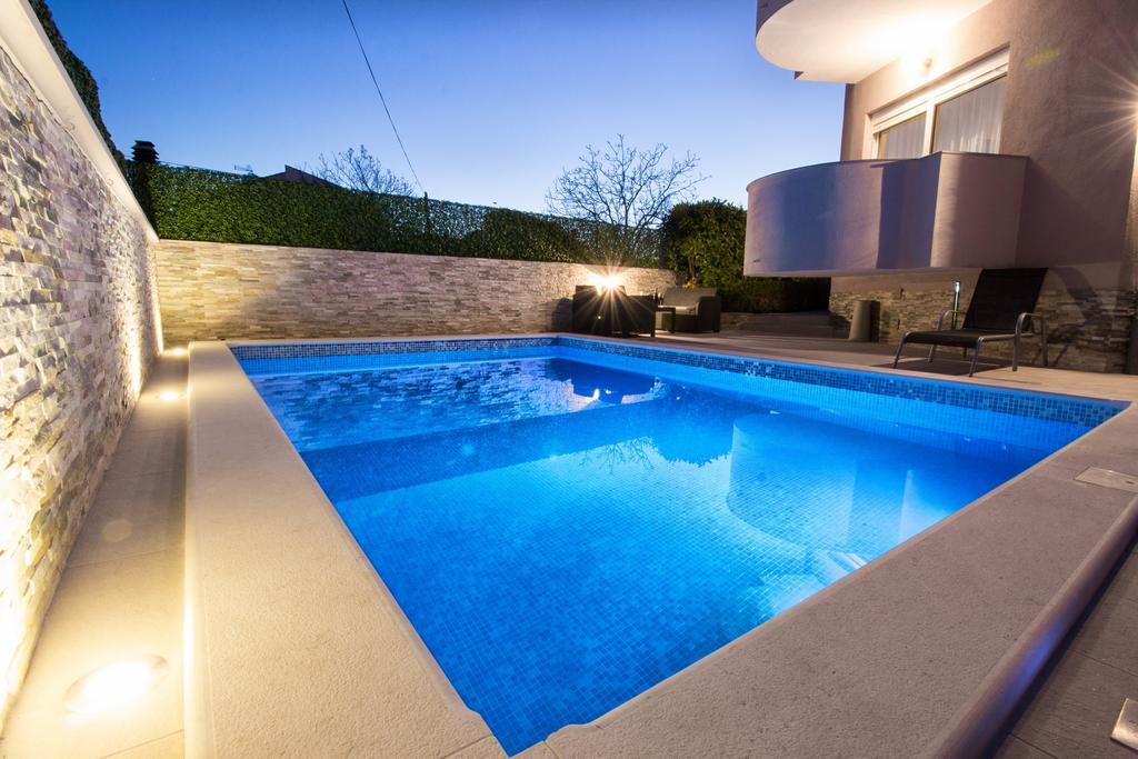 Aquarius Apartments - Beachside With Heated Pool Vodice Eksteriør bilde